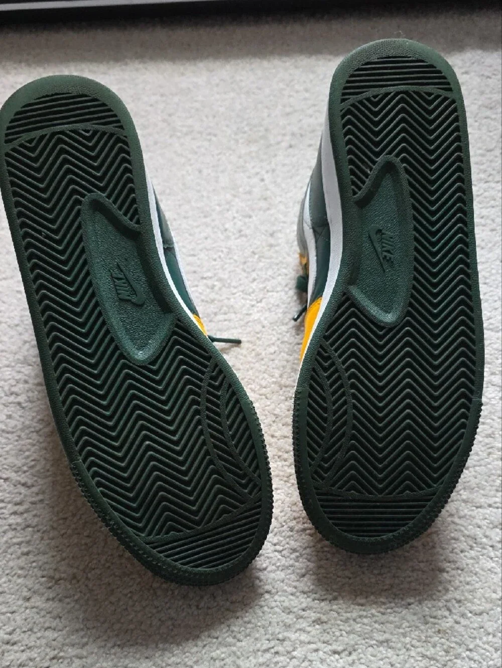 Nike Seattle 79 -Top Sneakers in Green & Yellow, Mens Size 9.5